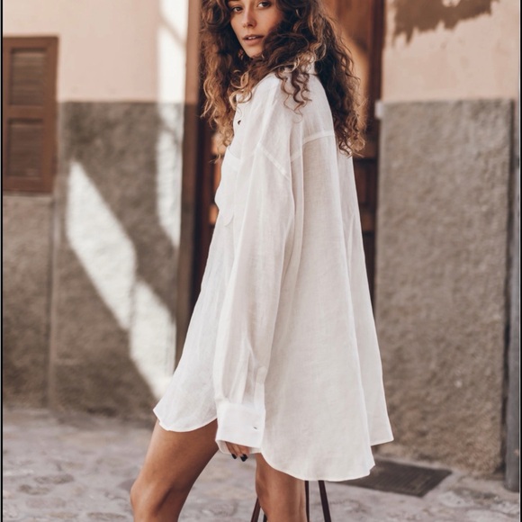 Tahari Tops - Tahari 100% Linen Classic White Button-Up Shirt